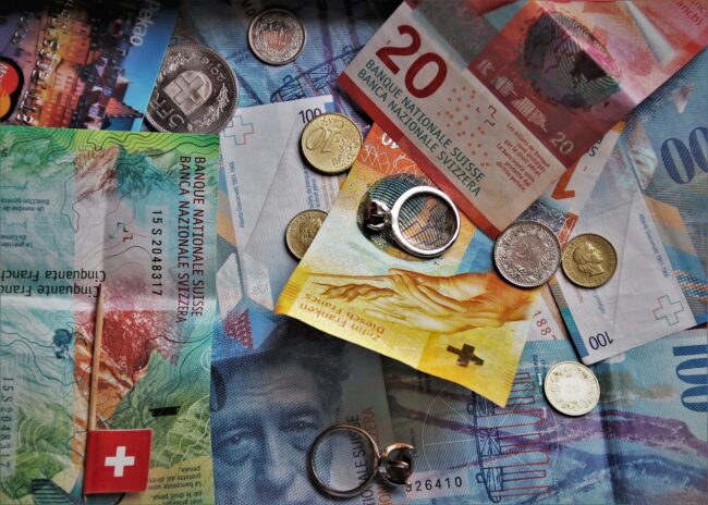 swiss-francs-4314471_1920